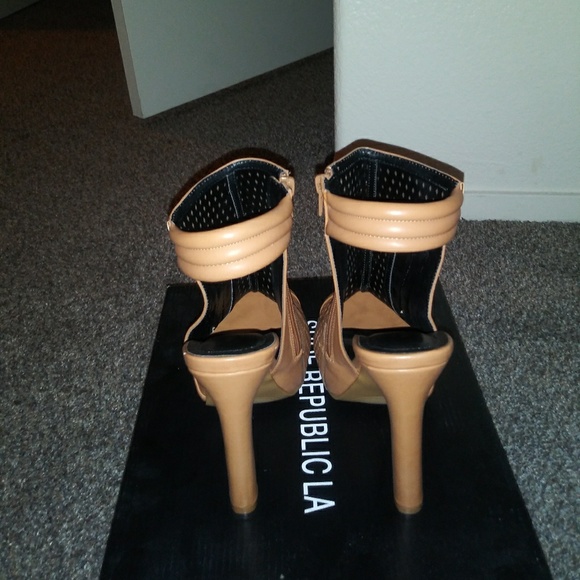 Camel color high heels - Picture 3 of 5